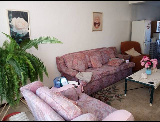 2 BEDROOM SECTIONAL TITLE FOR SALE IN PARKDENE